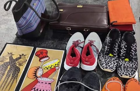 മയക്കുമരുന്ന് കടത്താന് ഉപയോഗിച്ച ഷൂസുകളും ബാഗും, സ്ക്രീന്ഷോട്ട്