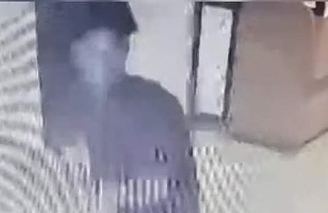 ബാര് അടിച്ചുതകര്ക്കുന്ന സിസിടിവി ദൃശ്യം