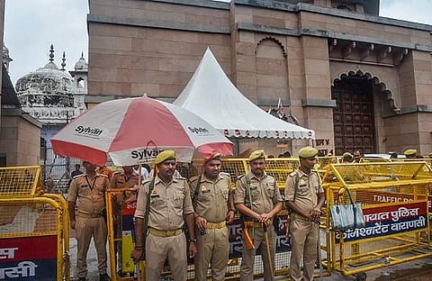 ഗ്യാന്വാപി പള്ളിയ്ക്ക് മുന്നില് ഏര്പ്പെടുത്തിയിരിക്കുന്ന സുരക്ഷാ ക്രമീകരണങ്ങള്, പിടിഐ