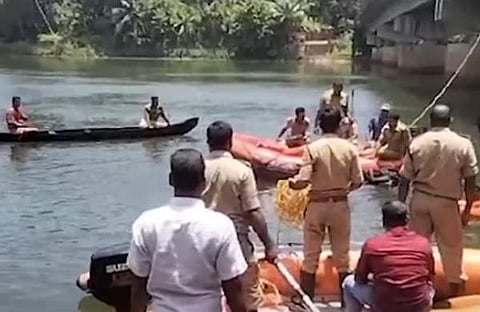 തിരച്ചിൽ നടത്തുന്നു/ ടിവി ദൃശ്യം