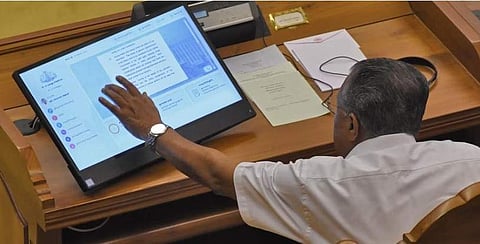 മുഖ്യമന്ത്രി പിണറായി വിജയന് നിയമസഭയില്/എക്സ്പ്രസ് ഫോട്ടോ