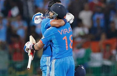 സെഞ്ച്വറി അടിച്ച സന്തോഷം പങ്കിടുന്ന കോഹ് ലിയും രാഹുലും, image credit/bcci