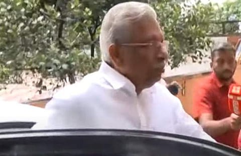 എസി മൊയ്തീന് ഇഡി ഓഫീസിലേക്കെത്തുന്നു/ ടിവി ദൃശ്യം