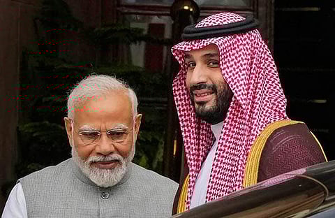 പ്രധാനമന്ത്രി മുഹമ്മദ് ബിന് സല്മാന് രാജകുമാരനൊപ്പം/ പിടിഐ