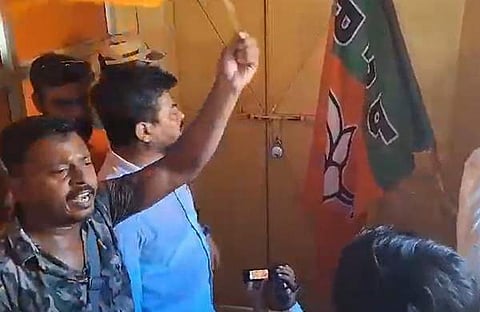 കേന്ദ്ര സഹമന്ത്രിയെ പാർട്ടി ഓഫീസിൽ പൂട്ടിയിട്ട് പ്രതിഷേധം/ എക്സ്