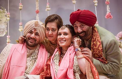 സണ്ണി ഡിയോൾ കുടുംബസമേധം/ ഇൻസ്റ്റഗ്രാം