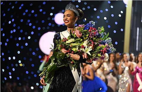 ആർ ബോണി ഗബ്രിയേല മിസ് യൂണിവേഴ്സ് കിരീടം ചൂടിയ നിമിഷം/ചിത്രം: ഫേയ്സ്ബുക്ക്