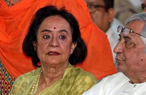 ഗീത മെഹ്ത: ഫയൽ/എക്സ്പ്രസ്