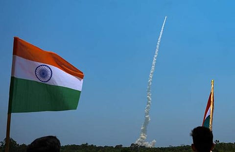 ആദിത്യ ശ്രീഹരിക്കോട്ടയിലെ വിക്ഷേപണത്തറയില്നിന്നു കുതിക്കുന്നു/പിടിഐ