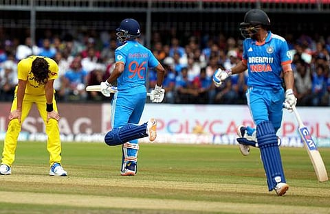 ശ്രേയസ്- ഗിൽ സഖ്യം ബാറ്റിങിനിടെ/ പിടിഐ