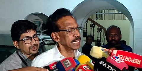 എംകെ കണ്ണന് മാധ്യമങ്ങളെ കാണുന്നു/വീഡിയോ സ്ക്രീന്ഷോട്ട്