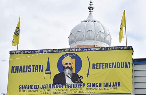 ഗുരുനാനാക് സിഖ് ടെംപിള് ഗുരുദ്വാരയുടെ മുന്നില് സ്ഥാപിച്ചിരിക്കുന്ന നിജ്ജാര് അനുകൂല ബാനര്/എഎഫ്പി