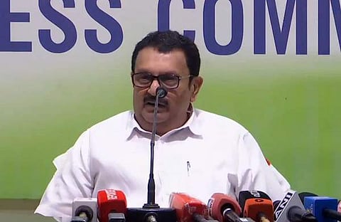 കെ മുരളീധരന് തിരുവനന്തപുരത്ത് വാര്ത്താ സമ്മേളനം നടത്തുന്നു