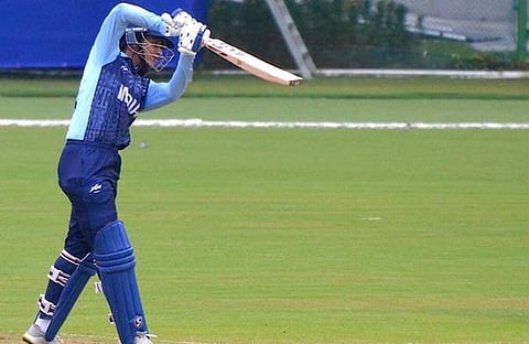 മത്സരത്തിൽ സ്മൃതിയുടെ ബാറ്റിങ്/ ട്വിറ്റർ