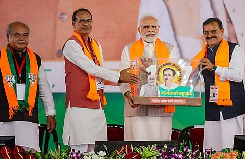 മോദി, ശിവരാജ് സിങ് ചൗഹാൻ, നരേന്ദ്ര സിങ് തോമർ എന്നിവർ/ പിടിഐ