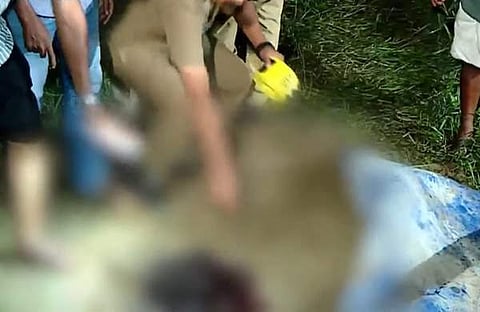 സ്ഥലത്ത് പൊലീസ് തിരച്ചിൽ നടത്തുന്നു/ ടിവി ദൃശ്യം