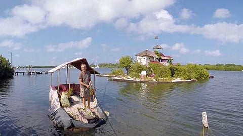 ഫ്ലോട്ടിങ് ദ്വീപ്, റിച്ചാർഡ്/  എക്സ്