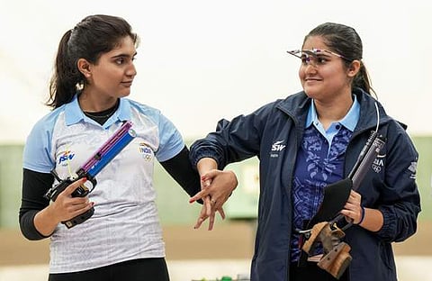 വെള്ളി നേടിയ ഇഷ, സ്വർണം നേടിയ പാലക്/ പിടിഐ