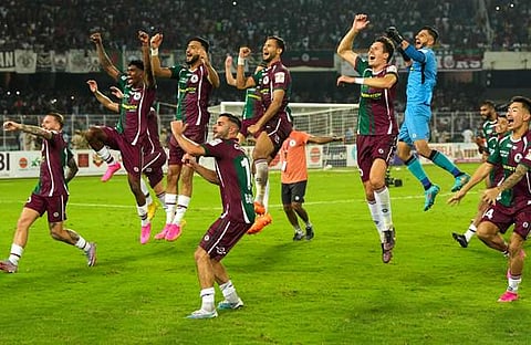 ഡ്യൂറൻഡ് കപ്പ് സ്വന്തമാക്കിയ മോഹൻ ബഗാൻ ടീമിന്റെ ആഘോഷം/ ചിത്രം: പിടിഐ