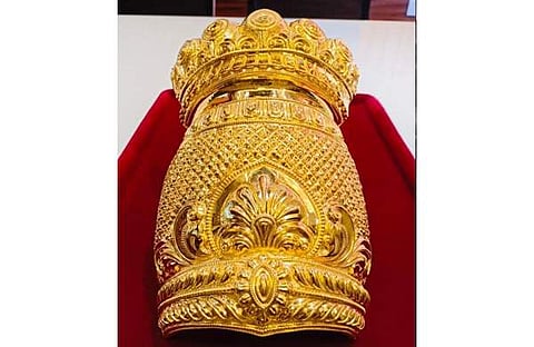 ഗുരുവായൂര് ക്ഷേത്രത്തില് സമര്പ്പിക്കുന്ന പൊന്നിന് കിരീടം