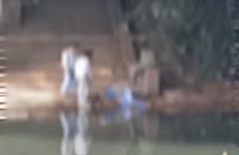 മദ്യപിച്ച പ്ലസ് വണ് വിദ്യാര്ഥി കുഴഞ്ഞു വീണുകിടക്കുന്നതിന്റെ വിഡിയോ ദൃശ്യം