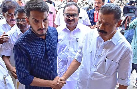 എംവി ഗോവിന്ദന് - ജെയ്ക് സി തോമസ്