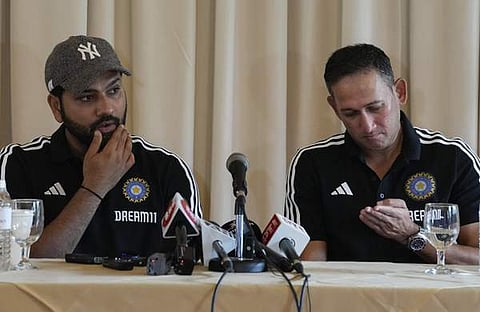 രോഹിതും അഗാർക്കറും ലോകകപ്പ് ടീം പ്രഖ്യാപനത്തിനിടെ/ പിടിഐ