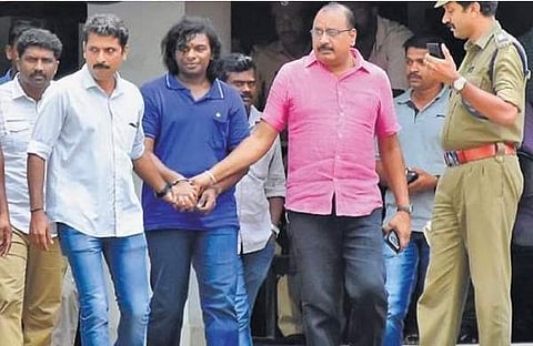 നീല ഷര്ട്ട് ധരിച്ചത് പ്രതി കാഡല് ജിന്സണ്/ ഫയല് ചിത്രം