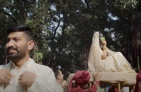 നടി അപൂര്വ ബേസിന്റെയും ധിമന് തലപത്രയുടെയും വിവാഹ വീഡിയോയില് നിന്ന്