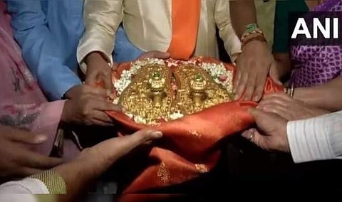 അയോധ്യ രാമക്ഷേത്രത്തില് സമര്പ്പിക്കാനുളള ഭക്തന്റെ സ്വര്ണപാദുകം