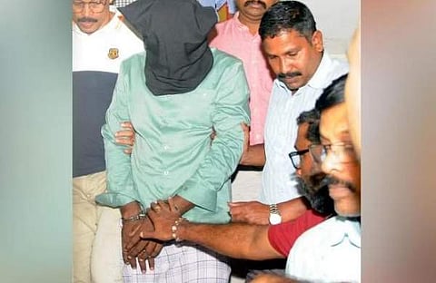 അറസ്റ്റിലായ സവാദ്, എക്സ്പ്രസ്