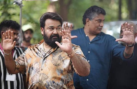 മോഹൻലാലും വിഎ ശ്രീകുമാറും/ ഫെയ്സ്ബുക്ക്