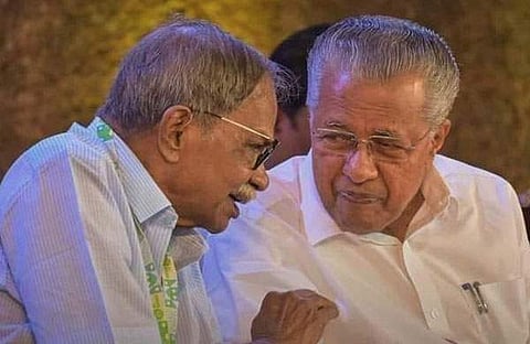 എംടിയും പിണറായി വിജയനും കെഎൽഎഫ് വേദിയിൽ/ ഫെയ്സ്ബുക്ക്