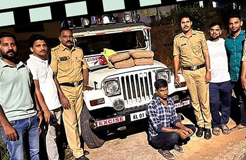 അബ്ദുല് ബറലിനെ പിടികൂടിയപ്പോള്/ ഫോട്ടോ: ഫെയ്സ്ബുക്ക്