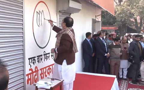 നഡ്ഡ താമര ചിഹ്നം വരയ്ക്കുന്നു/ ഫെയ്സ്ബുക്ക്