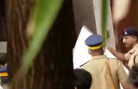 പൊലീസ് ലോ കോളജിൽ/ ടെലിവിഷൻ സ്ക്രീൻഷോട്ട്