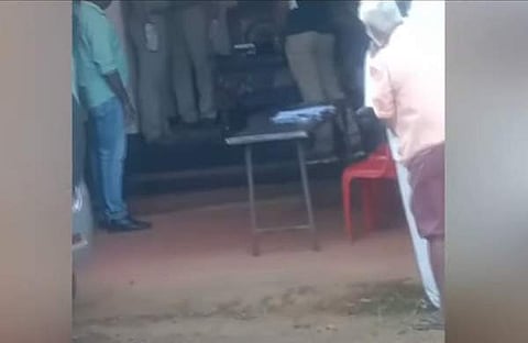 പൊലീസ് തിരച്ചിൽ നടത്തുന്നു/ ടിവി ദൃശ്യം