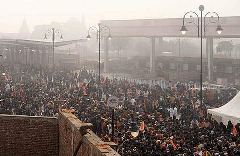 അയോധ്യ രാമക്ഷേത്രത്തിലെ ഭക്തജനത്തിരക്ക്/ പിടിഐ