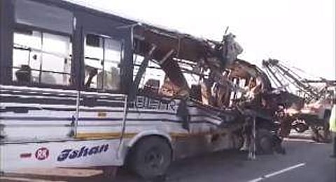 അസമില് ഇന്ന് പുലര്ച്ചെയുണ്ടായ വാഹനാപകടം/ എക്സ