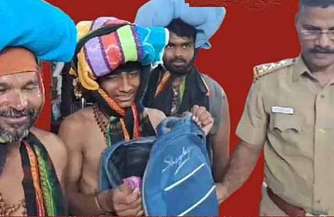 നഷ്ടപ്പെട്ട ബാഗ് എരുമേലി സേഫ് സോൺ ഓഫീസിൽ വെച്ച് സ്വാമിമാർ ഏറ്റുവാങ്ങുന്നു, മോട്ടോർ വാഹനവകുപ്പ് പങ്കുവെച്ച ചിത്രം