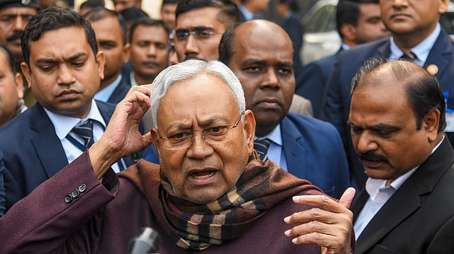 'നിതീഷ് കുമാര് ഓന്തിനെപ്പോലെ നിറം മാറുന്നവന്'; അത്ഭുതമില്ലെന്ന് കോണ്ഗ്രസ്