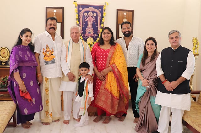 ഗവര്ണര് സുരേഷ് ഗോപിയുടെ വീട്ടിലെത്തിയപ്പോള്
