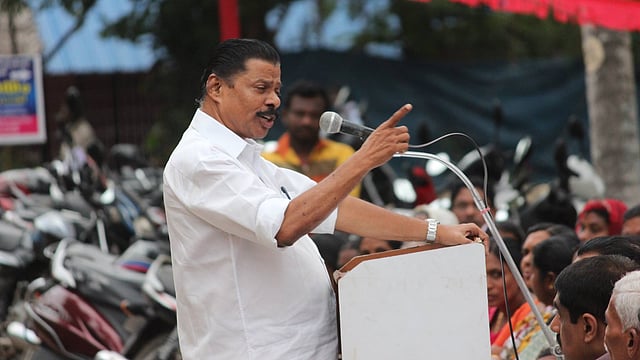 'കോടാലിക്കൈയായി നിലകൊണ്ടയാളുകള്ക്ക് ചരിത്രത്തിന്റെ ചവറ്റുകൊട്ടയിലാണ് സ്ഥാനം'; വി കുഞ്ഞികൃഷ്ണനെതിരെ എം വി ഗോവിന്ദന്