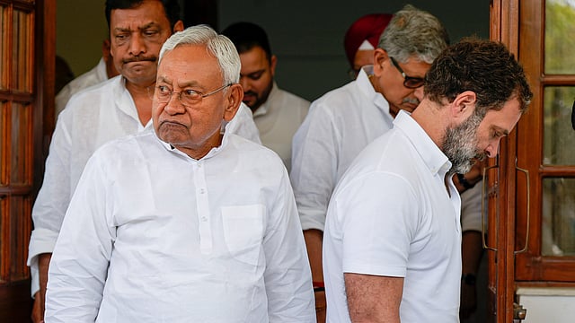 ബിഹാറില് മഹാസഖ്യം വീണു; മുഖ്യമന്ത്രി നിതീഷ് കുമാര് രാജിവെച്ചു