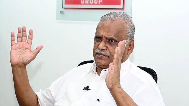 'സില്‍വര്‍ ലൈന്‍ ഇനി വരില്ല; അതിനുള്ള പണം എവിടെ? ഉദ്യോ​ഗസ്ഥർക്ക് ശമ്പളം കൊടുക്കാൻ കടം എടുക്കേണ്ട അവസ്ഥയാണ്'