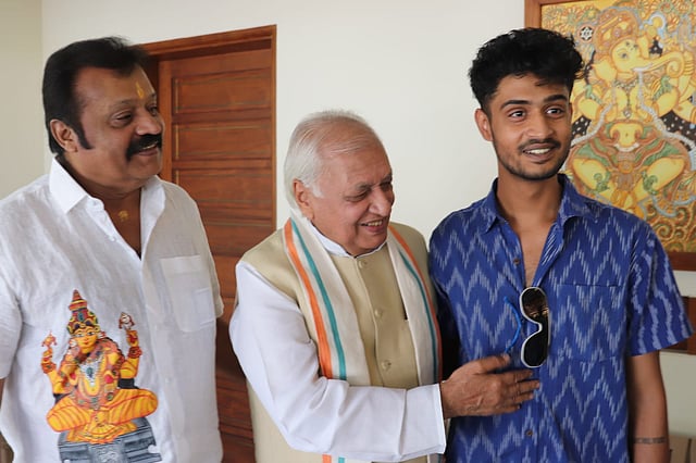 ഗവര്ണര് സുരേഷ് ഗോപിയുടെ വീട്ടിലെത്തിയപ്പോള്