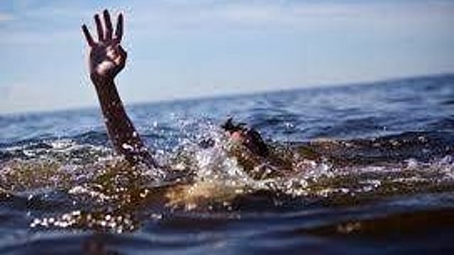 സുഹൃത്തുക്കളുമൊത്ത് വിനോദയാത്രക്കെത്തി; കൊച്ചി മെട്രോ ജീവനക്കാരന്
മുങ്ങിമരിച്ചു