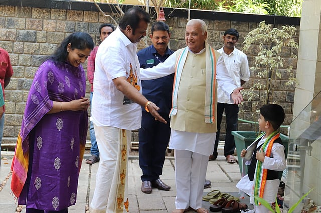 ഗവര്ണര് സുരേഷ് ഗോപിയുടെ വീട്ടിലെത്തിയപ്പോള്