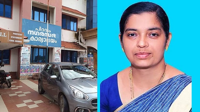 മുന് നഗരസഭാധ്യക്ഷയുടെ വോട്ട് അസാധു; പിറവത്ത് ചെയര്പേഴ്സണ് തെരഞ്ഞെടുപ്പില് യുഡിഎഫിന് അട്ടിമറി വിജയം