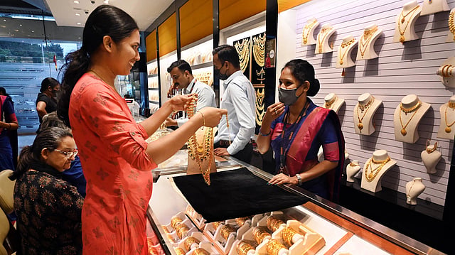 സ്വര്ണവില 46,000ല് താഴെ; 12 ദിവസത്തിനിടെ കുറഞ്ഞത് ആയിരം രൂപ